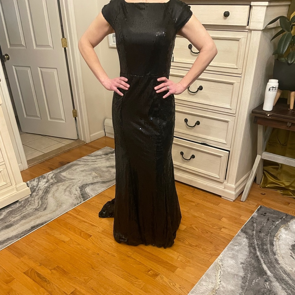 Short sleeve sequence gown